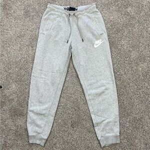 Nike women’s joggers drawstring front slash pockets ribbed at ankles